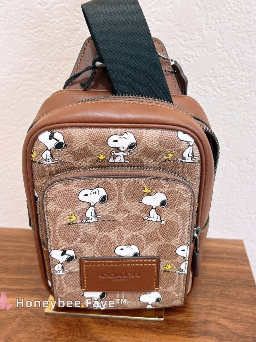 Nwt coach men's Peanuts Racer Sling Pack in Signature Canvas With Snoopy CBK47